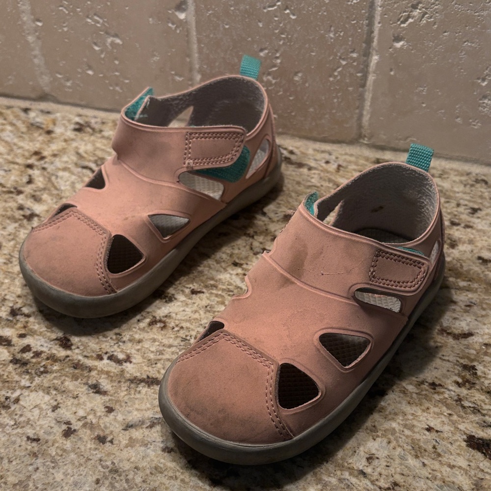 Kids Pink Closed-Toe Sandal Sneakers with Hook-and-Loop Strap